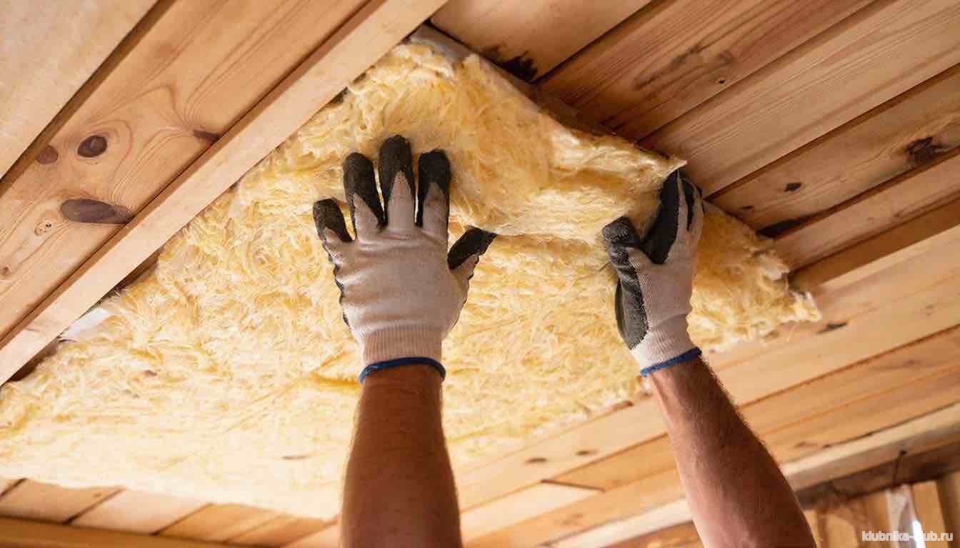 Чем утеплить потолок бани