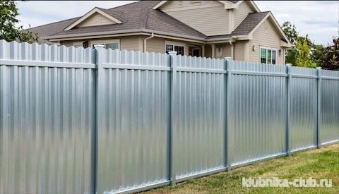 забор из профнастила на участке