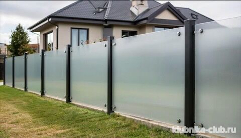 забор из стекла